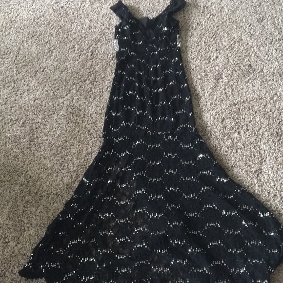 Gorgeous beaded black party/prom dress - Picture 5 of 7